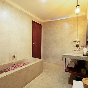Deluxe Double Room Bath